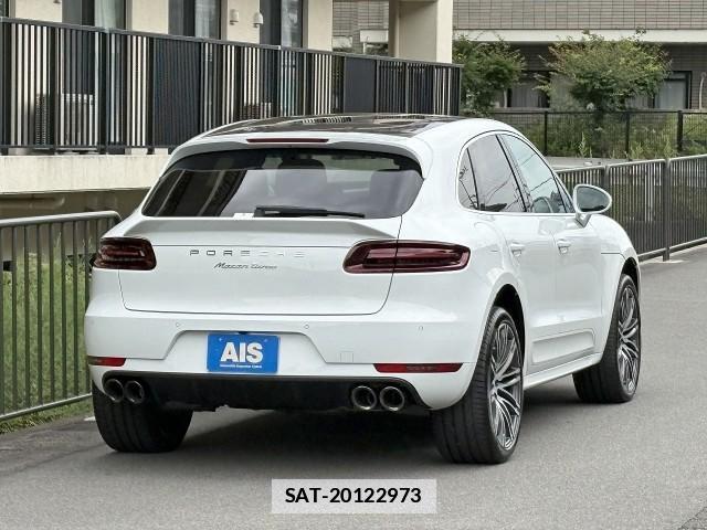 Porsche MACAN 2016-09 7867653-1