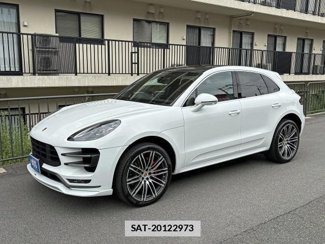 Porsche MACAN 2016-09 7867653-11