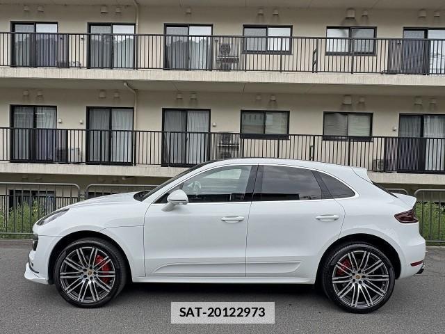Porsche MACAN 2016-09 7867653-3