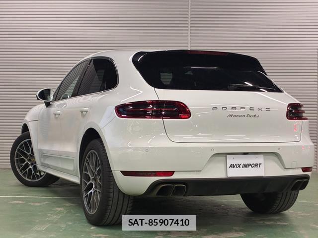 Porsche MACAN 2018-12 7871518-1