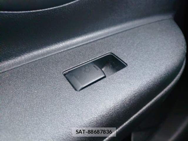 Nissan MARCH 2018-06 7868932-12