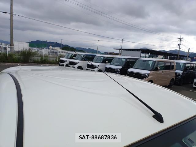 Nissan MARCH 2018-06 7868932-6