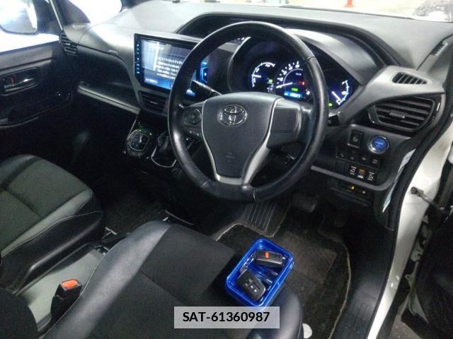Toyota NOAH 2018-11 7867274-2