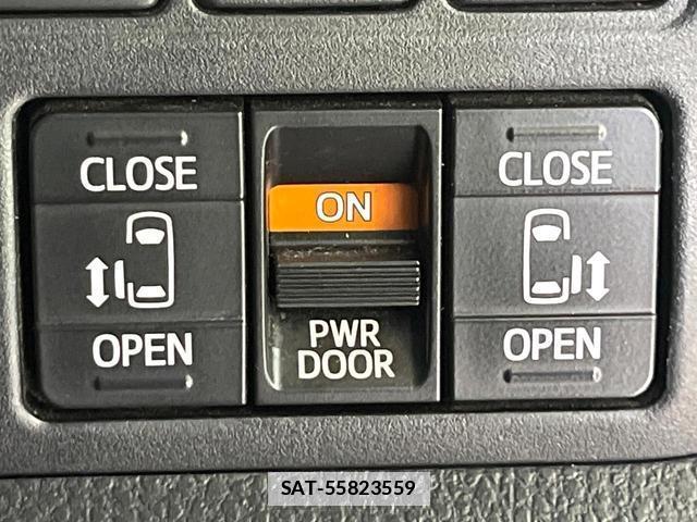 Toyota NOAH 2018-02 7868147-6