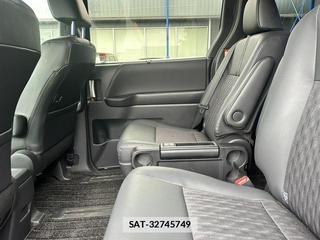 Toyota NOAH 2023-06 7869754-18