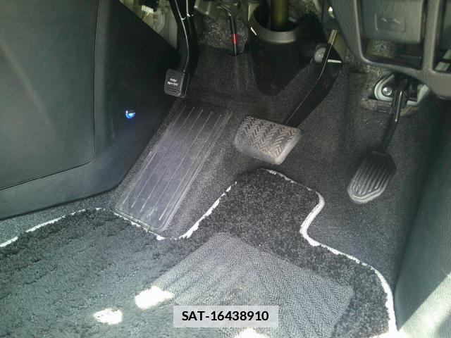 Toyota NOAH 2021-10 7870418-19
