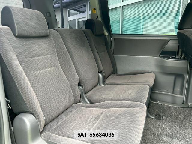 Toyota NOAH 2009-08 7871117-17