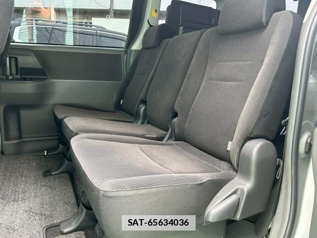 Toyota NOAH 2009-08 7871117-18