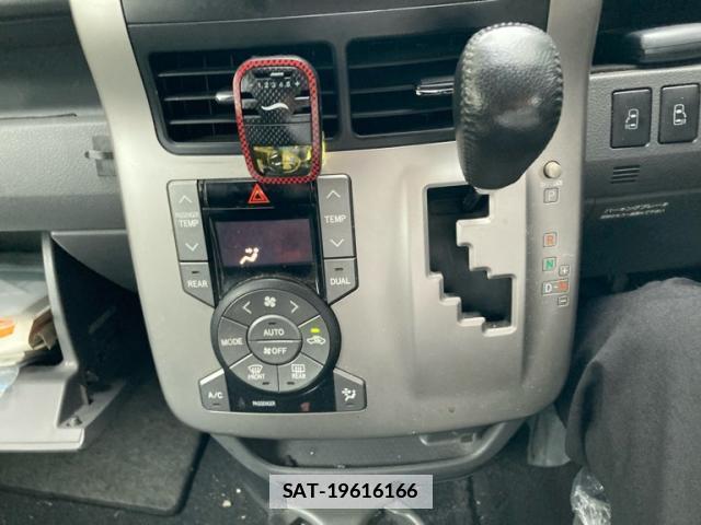 Toyota NOAH 2007-07 7871938-16