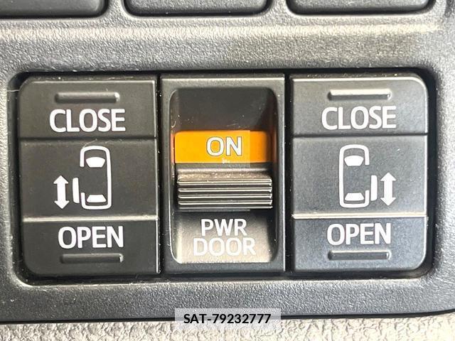 Toyota NOAH 2017-10 7872409-6