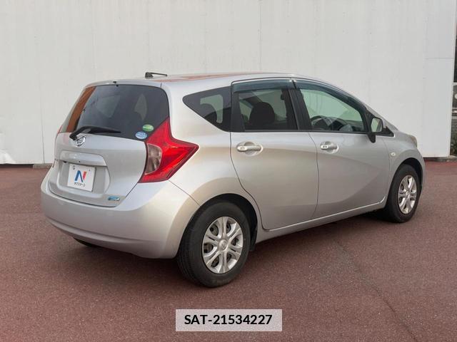 Nissan NOTE 2013-07 7868448-16