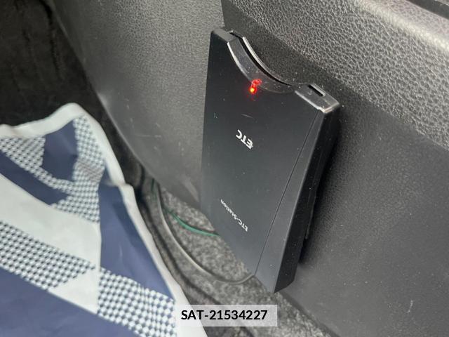 Nissan NOTE 2013-07 7868448-5