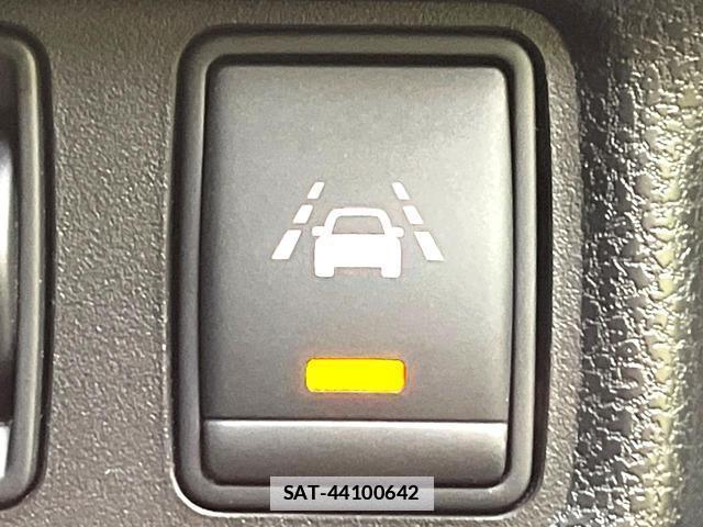 Nissan NOTE 2014-03 7868774-6