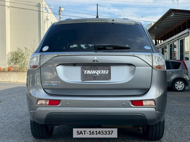 Mitsubishi OUTLANDER PHEV 2014-06 7869633-1