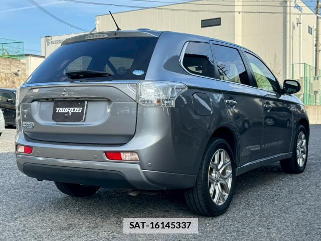 Mitsubishi OUTLANDER PHEV 2014-06 7869633-13