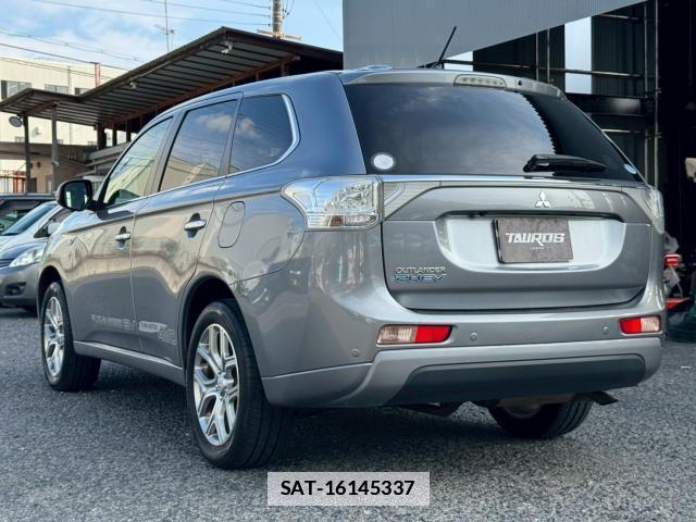 Mitsubishi OUTLANDER PHEV 2014-06 7869633-14