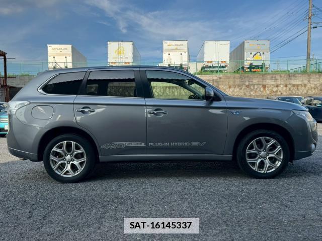 Mitsubishi OUTLANDER PHEV 2014-06 7869633-3