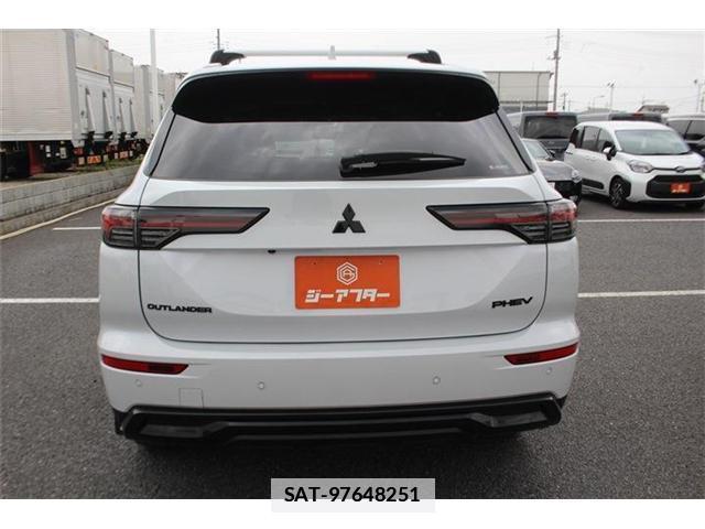 Mitsubishi OUTLANDER PHEV 2025-02 7870955-11