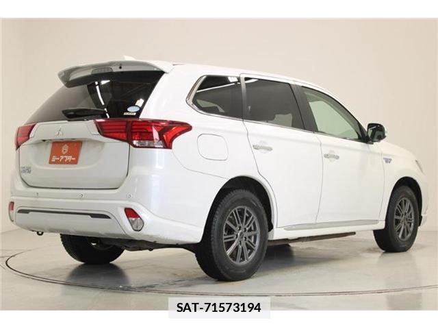 Mitsubishi OUTLANDER PHEV 2018-08 7872432-11