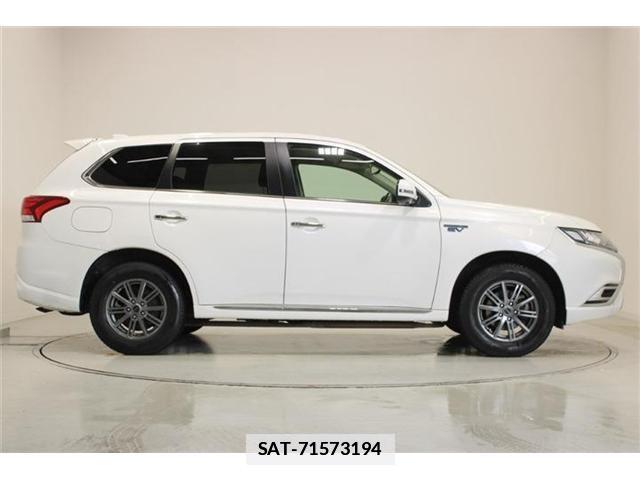 Mitsubishi OUTLANDER PHEV 2018-08 7872432-12