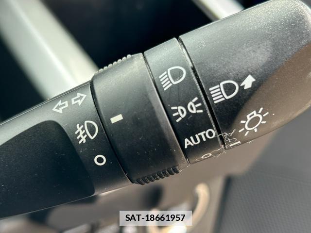 Toyota Pixis Mega 2019-03 7870362-13