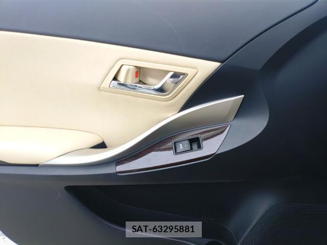 Toyota PREMIO 2017-06 7868861-12