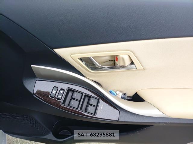 Toyota PREMIO 2017-06 7868861-13