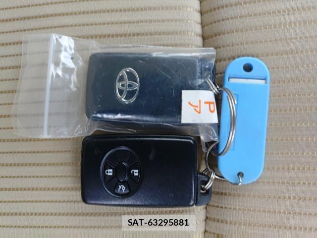 Toyota PREMIO 2017-06 7868861-14