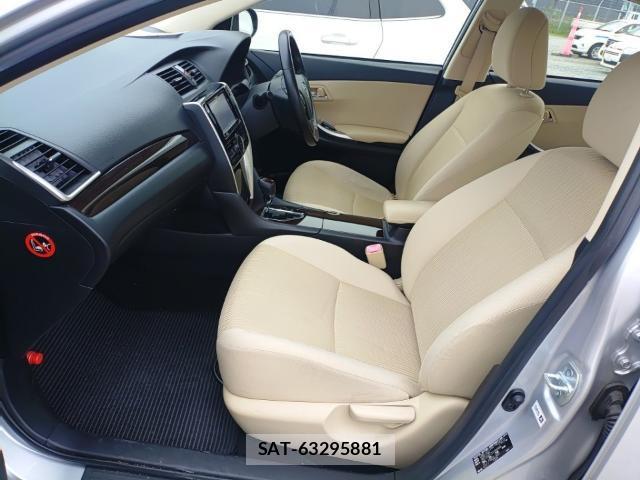 Toyota PREMIO 2017-06 7868861-15