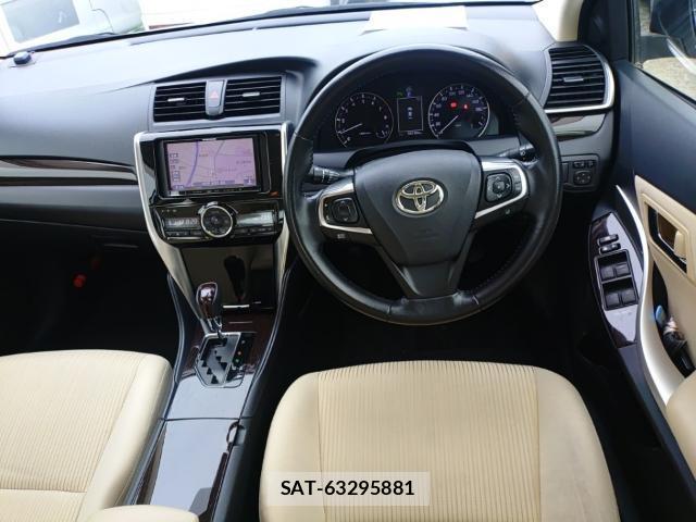 Toyota PREMIO 2017-06 7868861-2