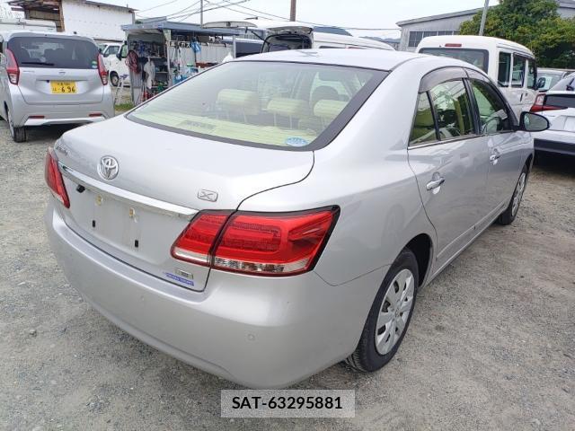 Toyota PREMIO 2017-06 7868861-4