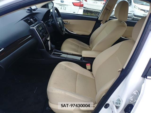 Toyota PREMIO 2019-06 7868862-15