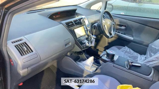 Toyota PRIUS ALPHA 2011-06 7868712-17