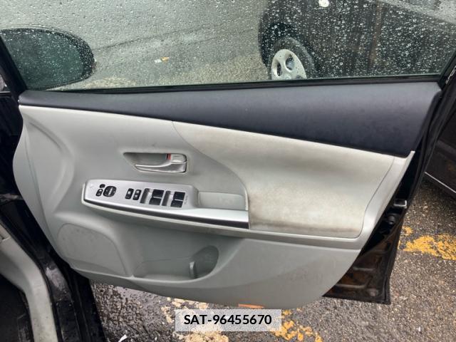 Toyota PRIUS ALPHA 2011-12 7868953-10