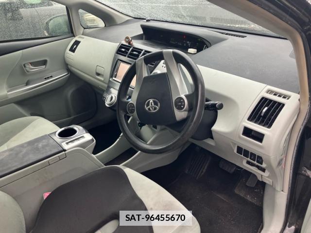 Toyota PRIUS ALPHA 2011-12 7868953-11