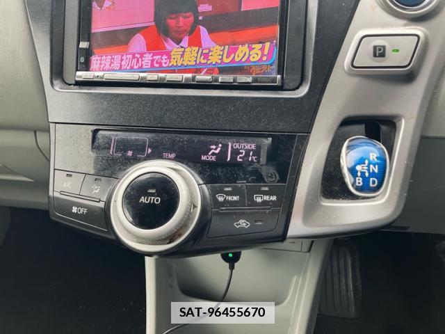 Toyota PRIUS ALPHA 2011-12 7868953-19