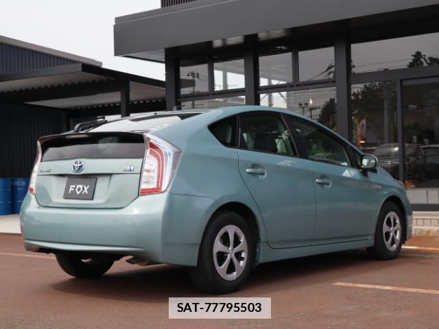 Toyota PRIUS 2012-01 7866852-1