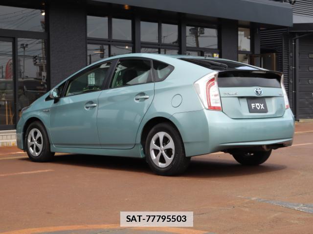 Toyota PRIUS 2012-01 7866852-10