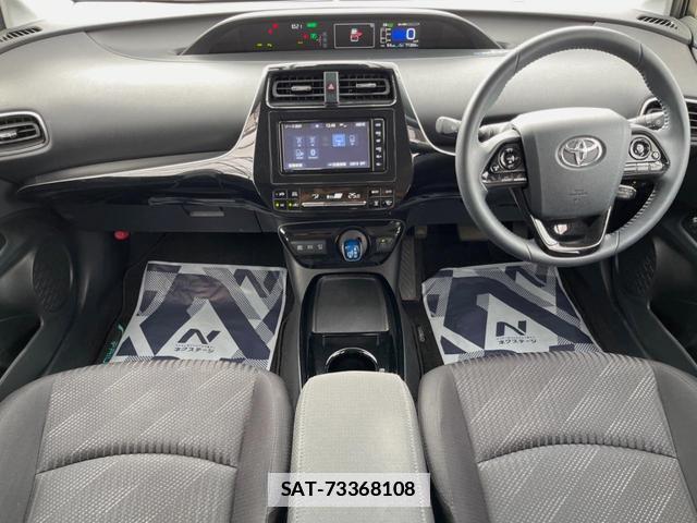Toyota PRIUS 2019-09 7866905-1