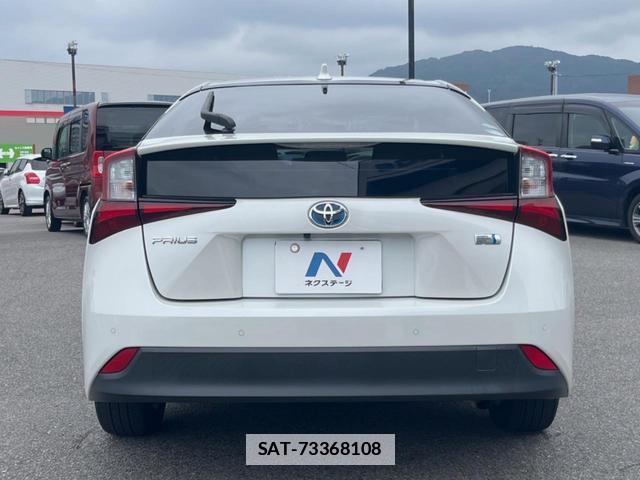 Toyota PRIUS 2019-09 7866905-15