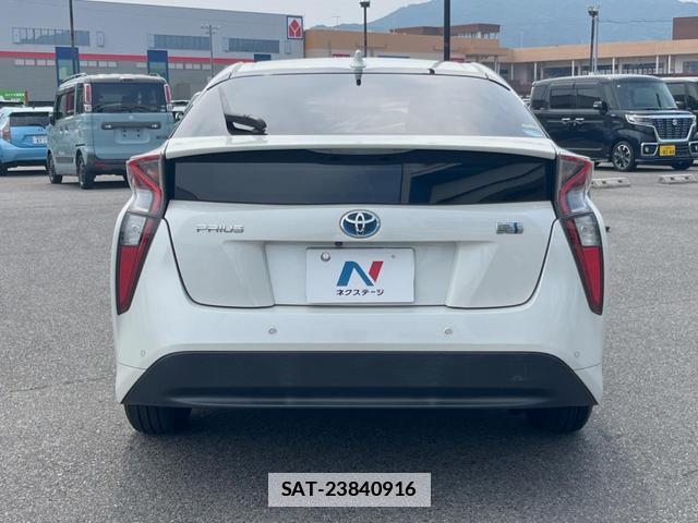 Toyota PRIUS 2016-07 7866908-16