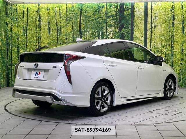 Toyota PRIUS 2015-12 7867062-16