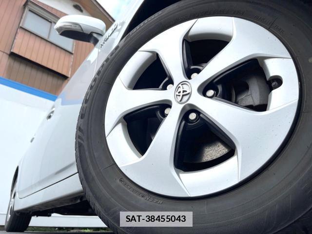 Toyota PRIUS 2014-12 7867940-10