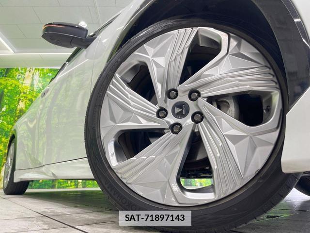 Toyota PRIUS 2023-10 7868384-12