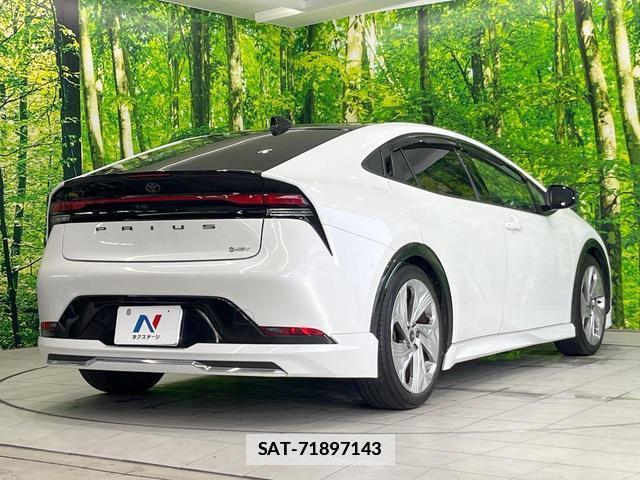 Toyota PRIUS 2023-10 7868384-16