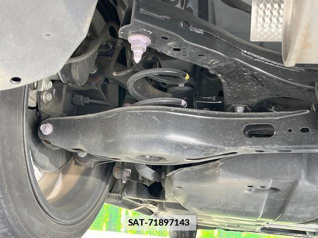 Toyota PRIUS 2023-10 7868384-19