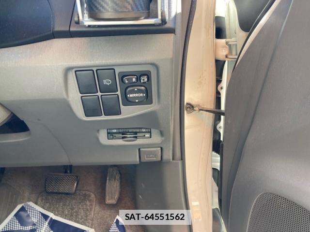 Toyota PRIUS 2010-02 7868514-15