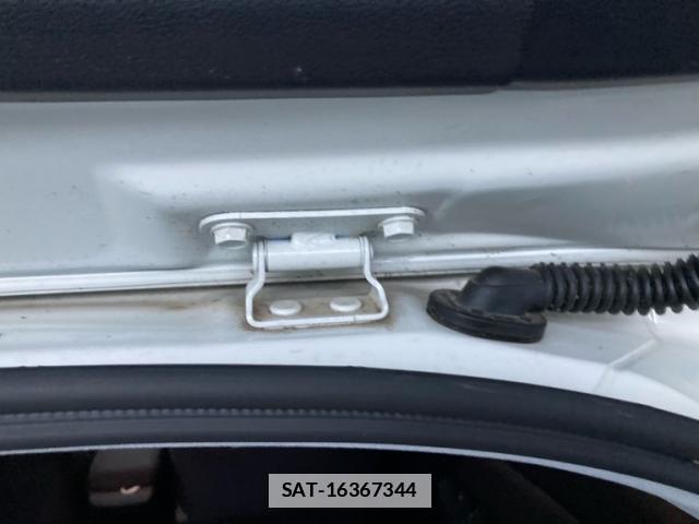 Toyota PRIUS 2017-10 7868704-11