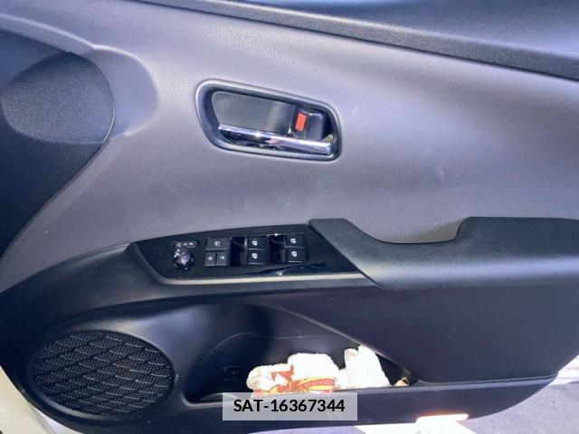 Toyota PRIUS 2017-10 7868704-16