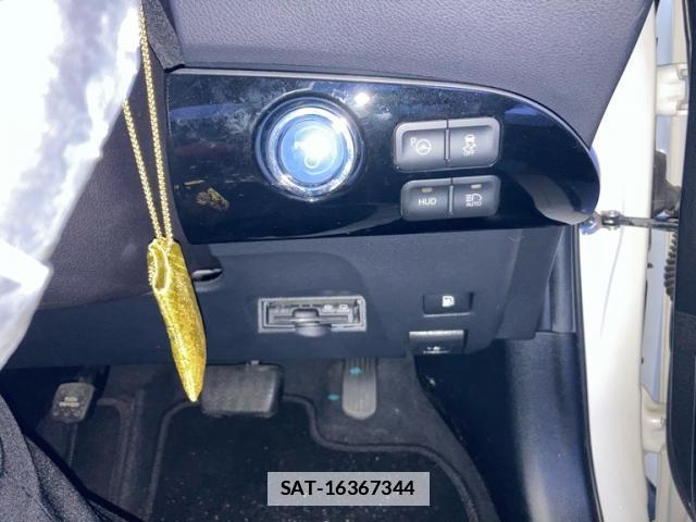 Toyota PRIUS 2017-10 7868704-17